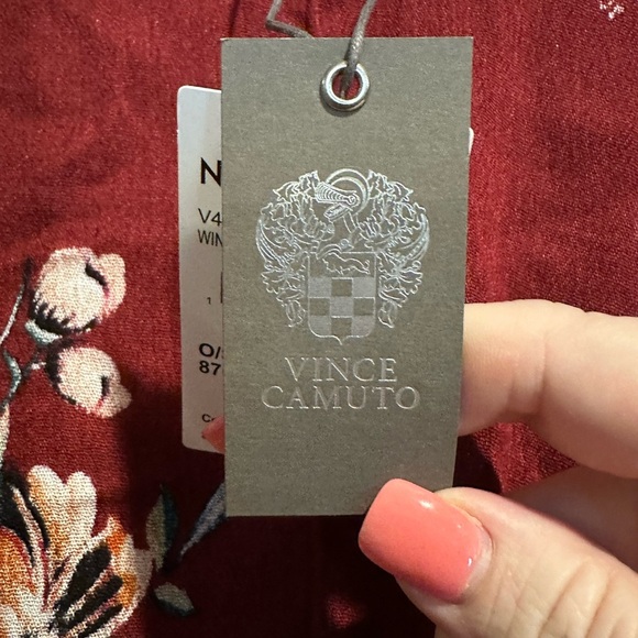 Vince Camuto Floral Topper - Picture 6 of 6